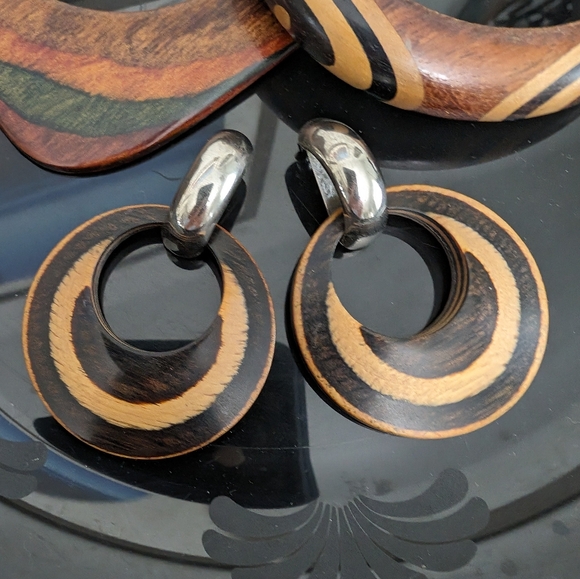 Inlaid Wood Carved Bracelets (2) and Inlaid Door Knocker Earrings Hand C… - Picture 5 of 8